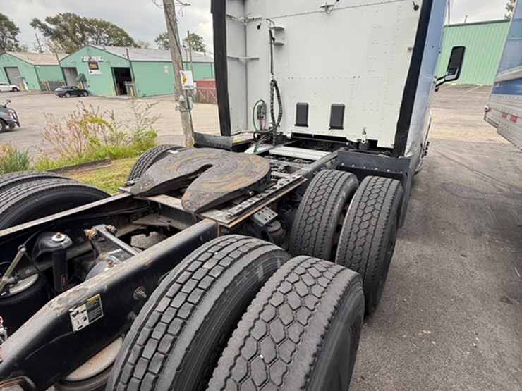 2019-peterbilt-579-image-11