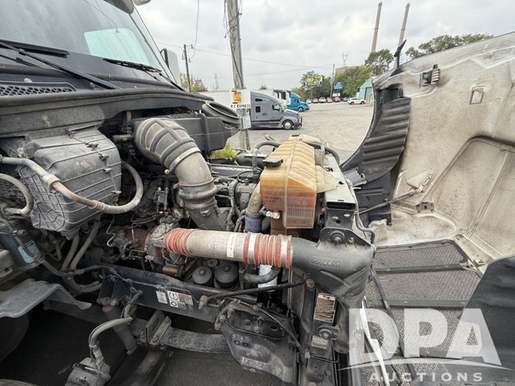 2019-peterbilt-579-image-16