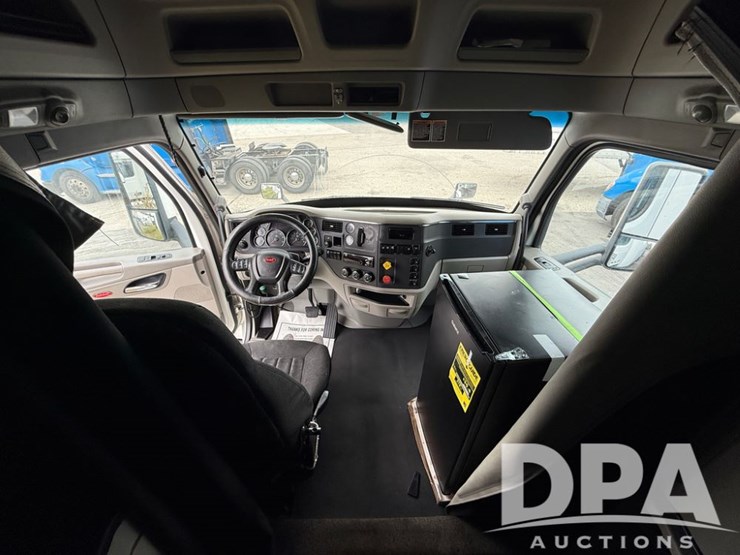 2019-peterbilt-579-image-22