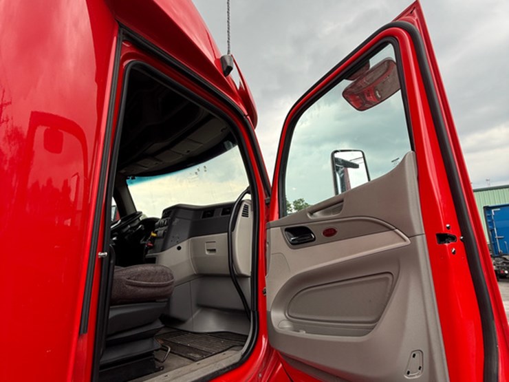 2020-peterbilt-579-image-26