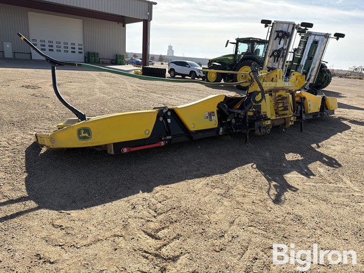 2024-john-deere-772-image-7