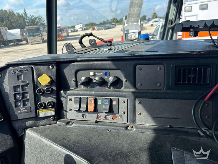 2001-pierce-spartan-model-tilt-pumper-fire-truck-image-10