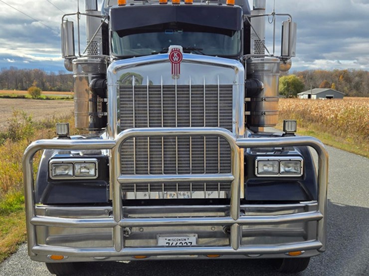 2019-kenworth-w900-image-6