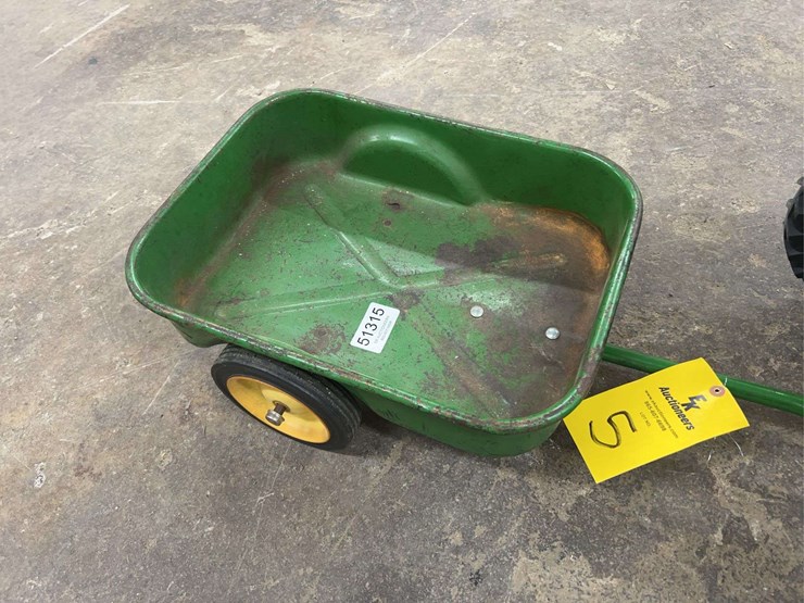 john-deere-pedal-tractor-w/-metal-wagon-image-12