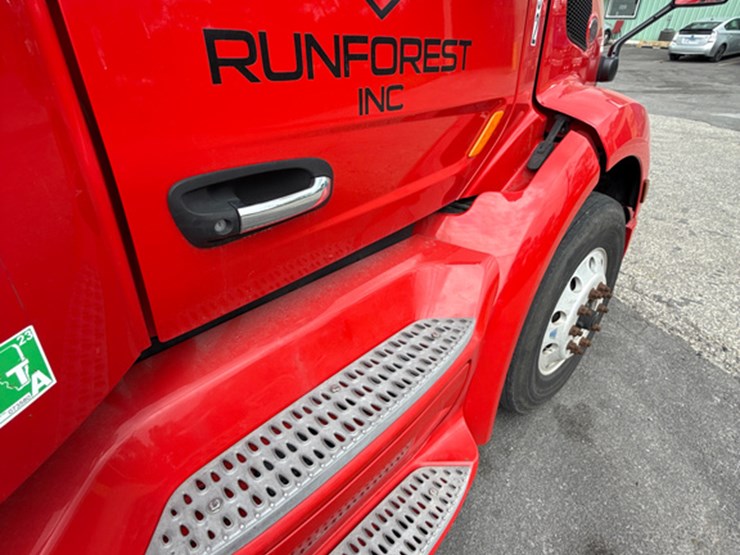 2020-peterbilt-579-image-25