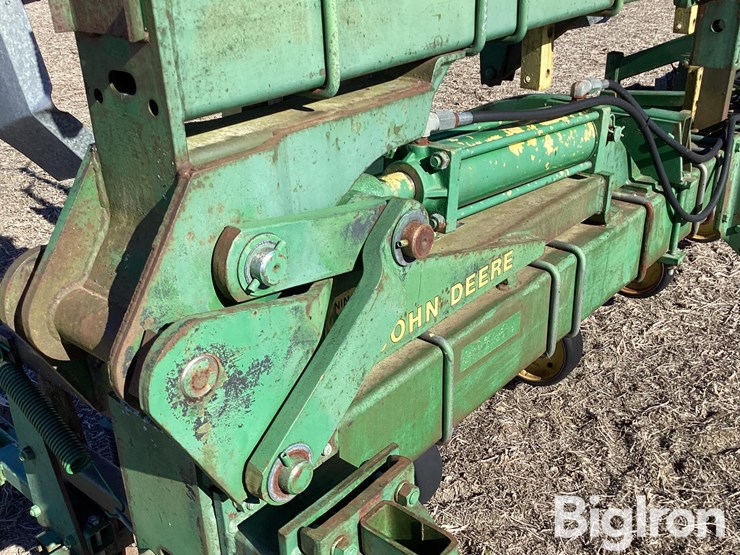 john-deere-845-image-18
