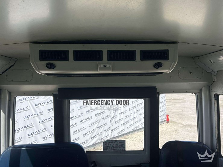 2008-freightliner-b2-image-19