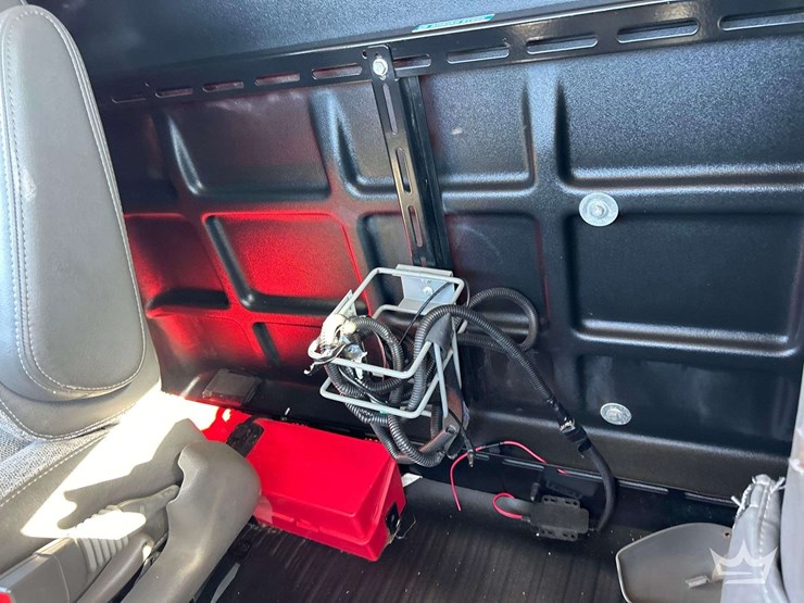 2017-chevrolet-express-2500-image-21