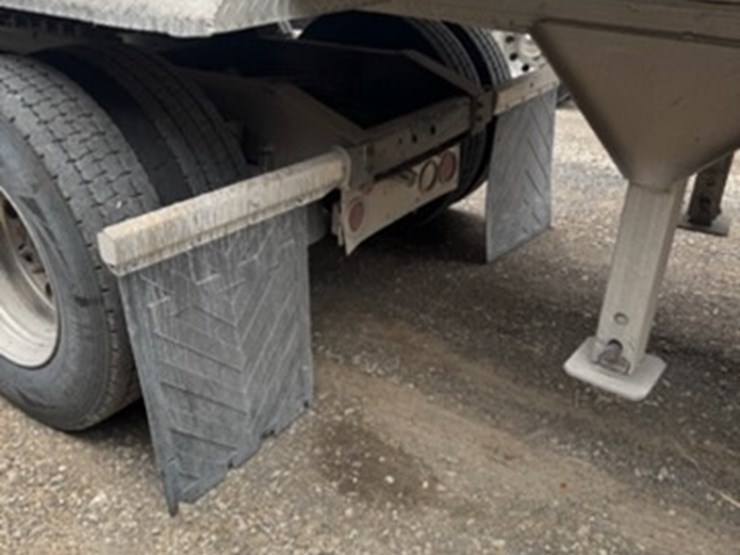 international-9400-image-7