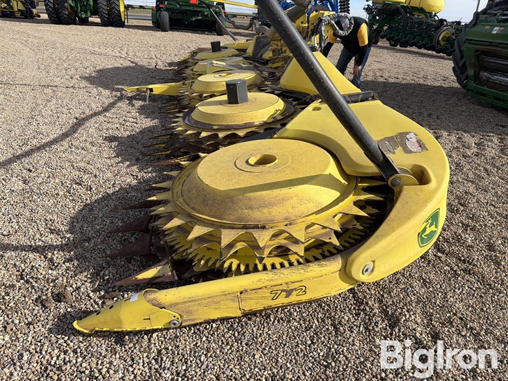 2022-john-deere-772-image-9