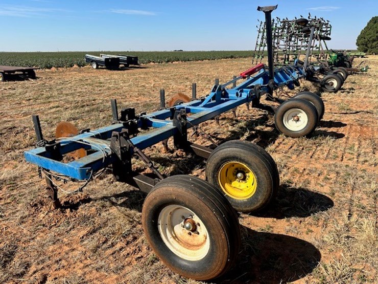 sam-stevens-16-row-pitchout-rig-image-1