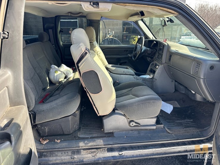 2005-chevrolet-2500hd-image-13