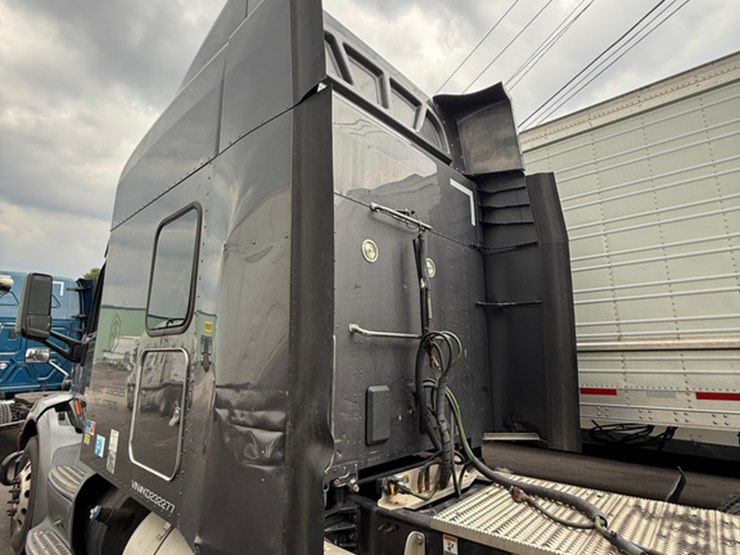 2019-peterbilt-579-image-3