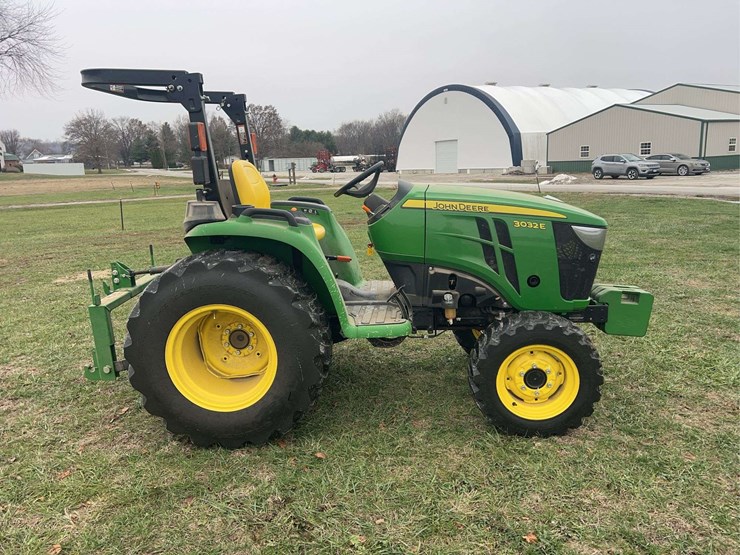 john-deere-3032e-image-4