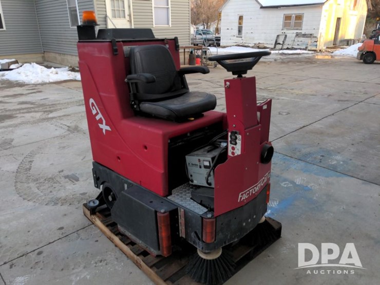 caterpillar-30-image-5