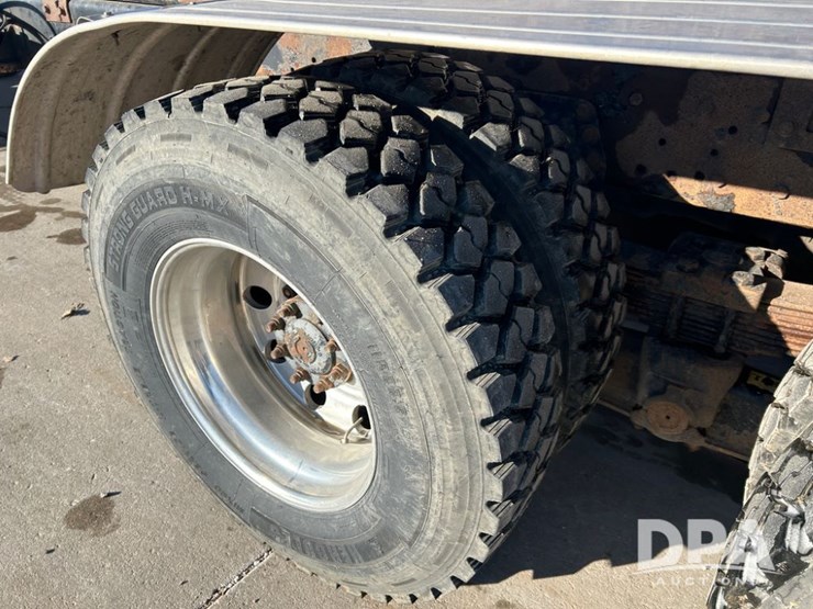 international-7400-image-18