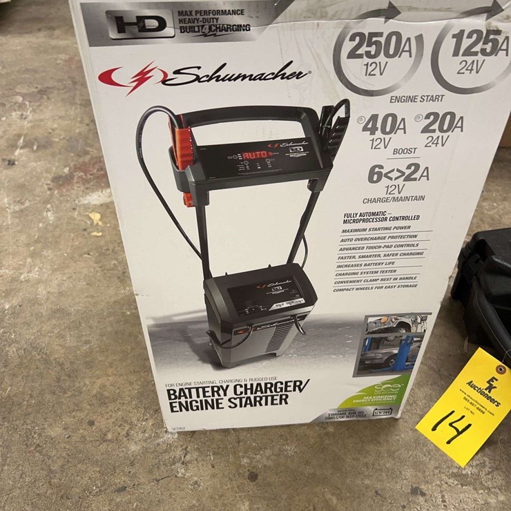 UNUSED SCHMUCHER 250 AMP 12V BATTERY CHARGER
