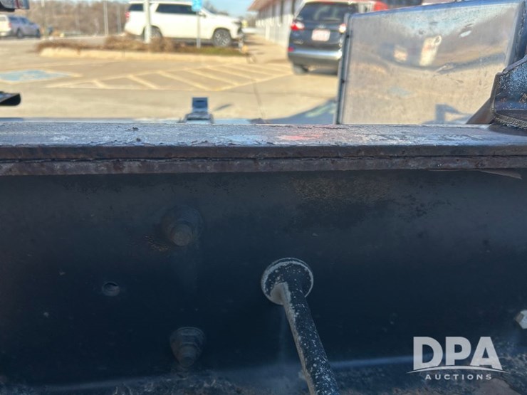 international-7400-image-54