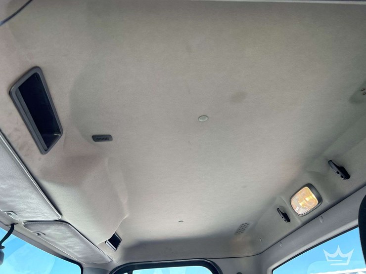 2018-freightliner-m2-106-image-25