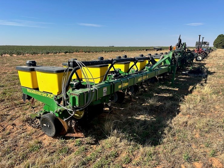 john-deere-1720-image-1