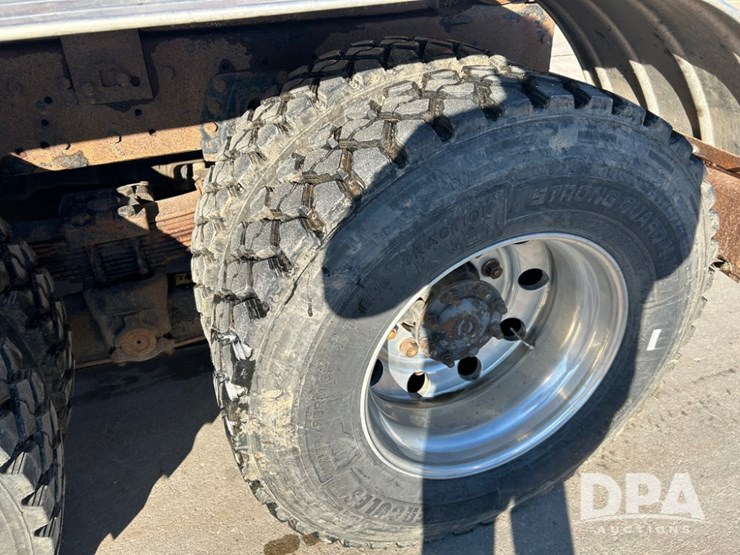 international-7400-image-19