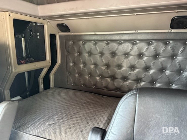 international-9400-image-10