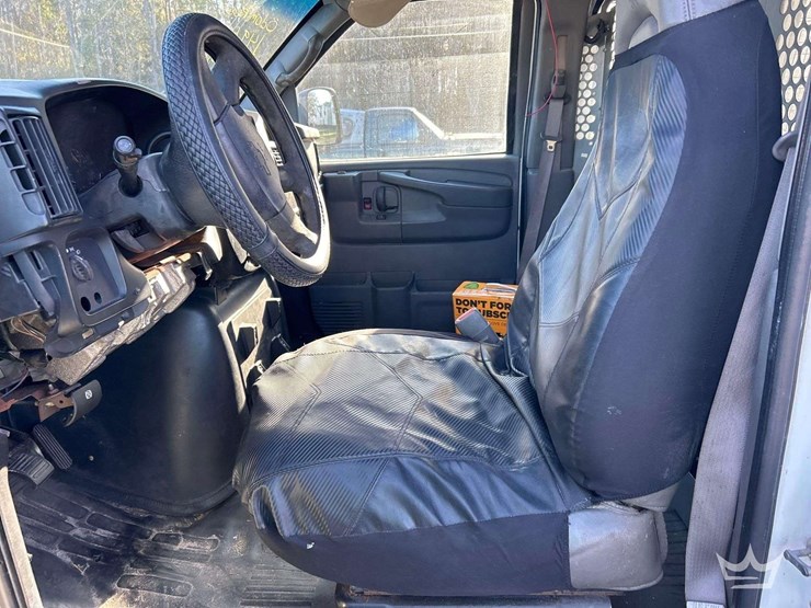 2006-chevrolet-express-3500-image-12