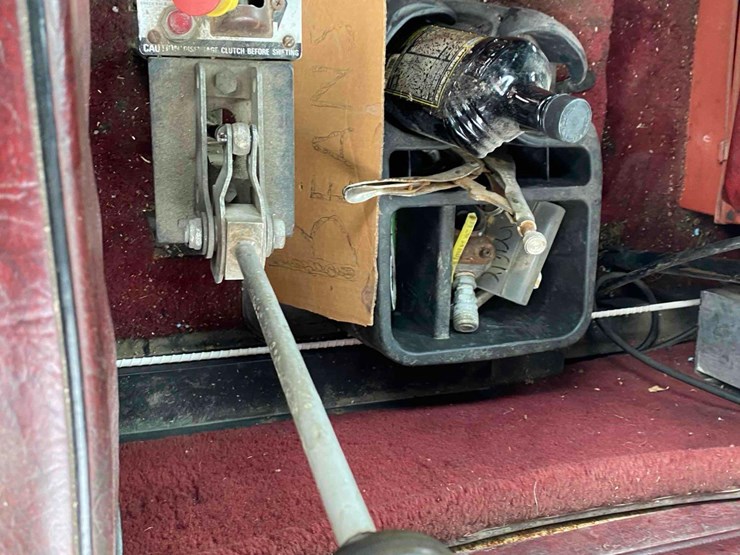 1987-freightliner-day-cab-semi-tractor-image-60