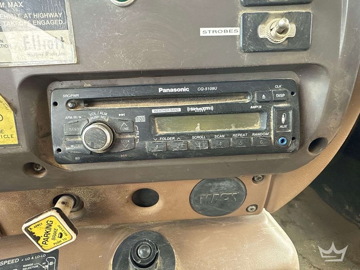 2004-mack-cv713-granite-fuel-and-lube-truck-image-28