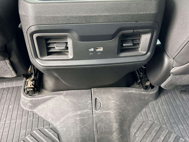 2023-chevrolet-1500-image-28