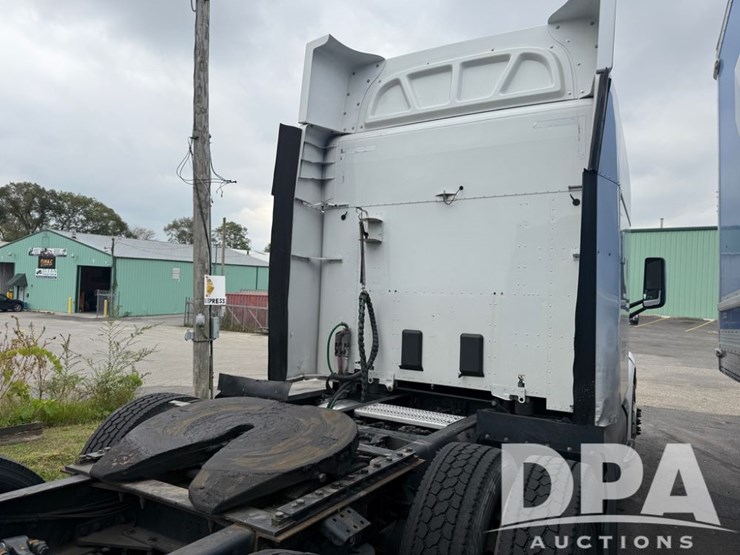 2019-peterbilt-579-image-10