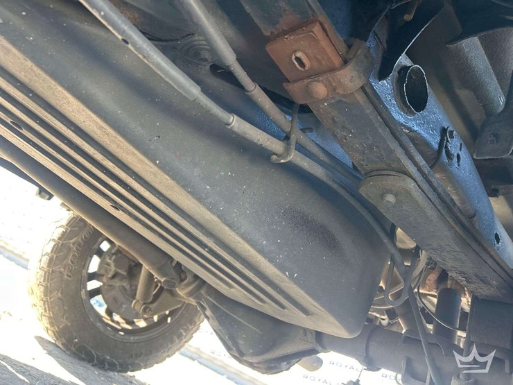 2014-gmc-sierra-slt-4x4-crew-cab-pickup-truck-image-19