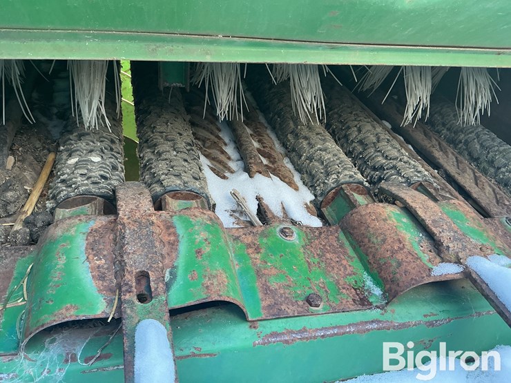 john-deere-300-image-15