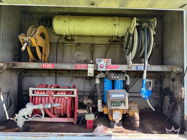 2004-mack-cv713-granite-fuel-and-lube-truck-image-24