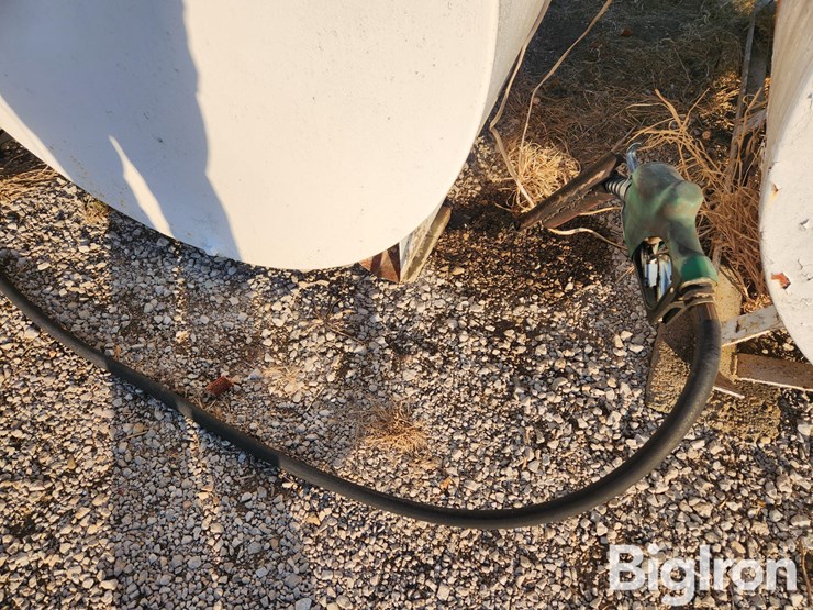 1,000-gal-fuel-tank-w/-electric-pump-image-12