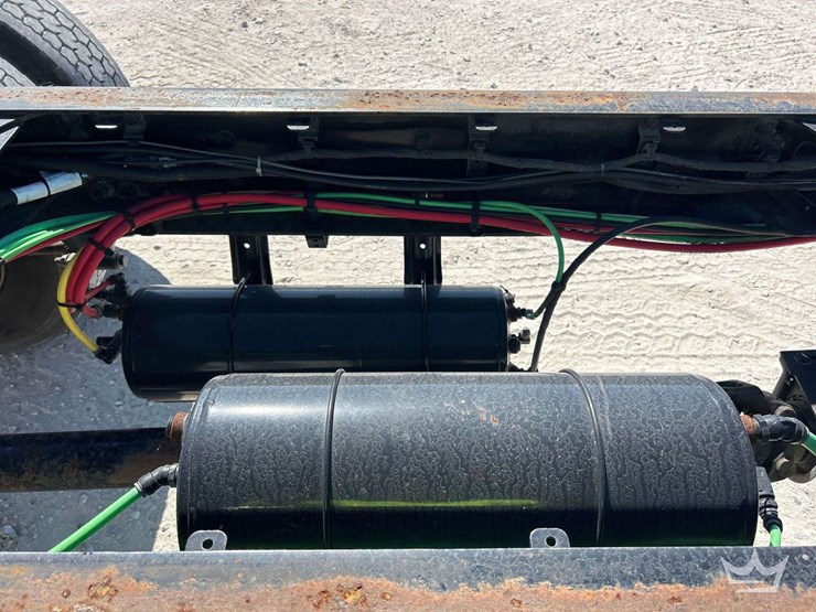 2018-freightliner-m2-106-image-34