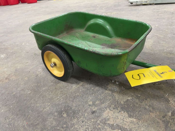 john-deere-pedal-tractor-w/-metal-wagon-image-11