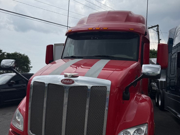 2020-peterbilt-579-image-13