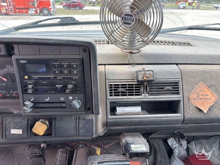 1999-gmc-c7500-s/a-dump-truck-image-25