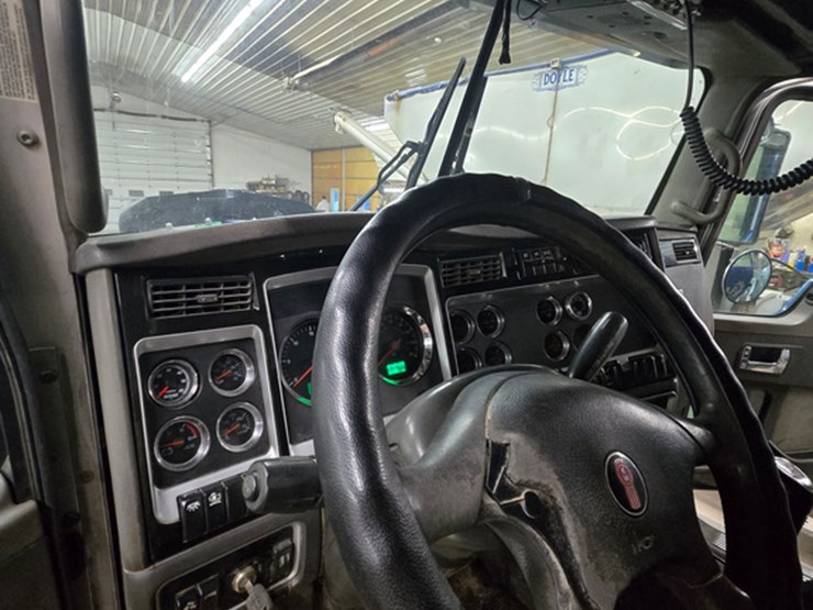 2006-kenworth-w900-image-23