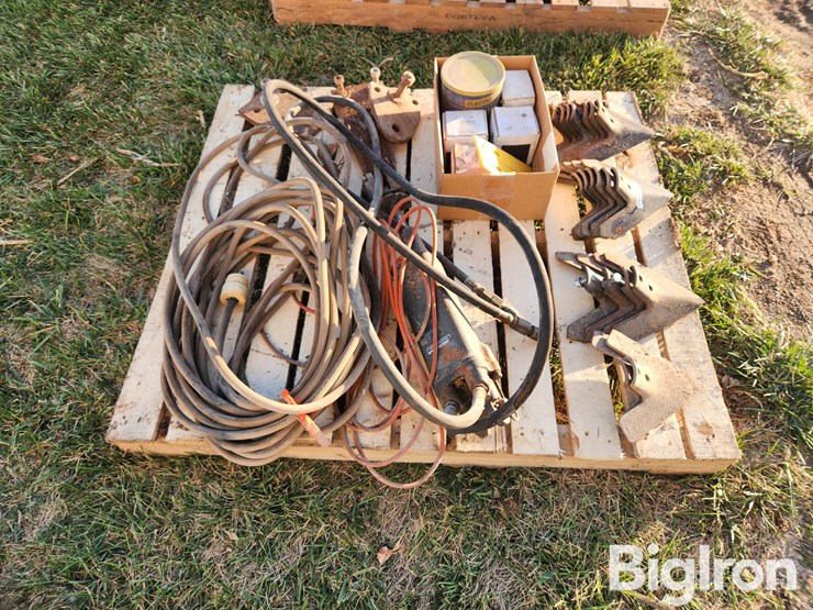 shovels-&-cylinders-image-4