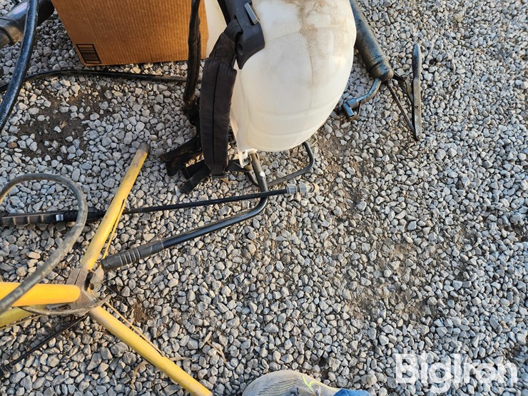 clean-machine-power-washer-&-assorted-tools-image-14