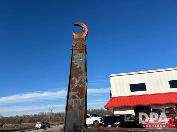 international-7400-image-31