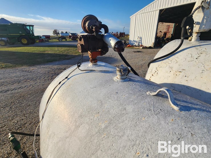 1,000-gal-fuel-tank-w/-electric-pump-image-10