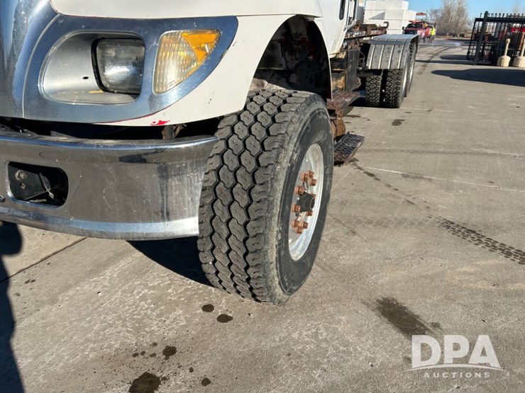 international-7400-image-13