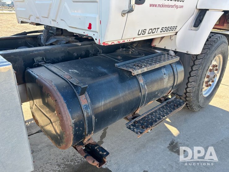 international-7400-image-40