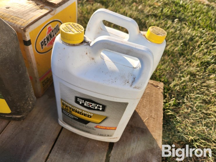 gas-cans-&-lubricants-image-12