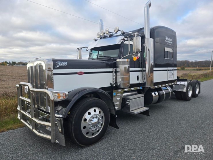 2020-peterbilt-389-image-1