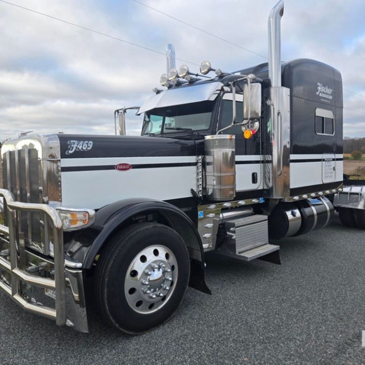 2020 PETERBILT 389