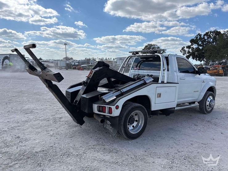 2022-dodge-ram-4500-image-3